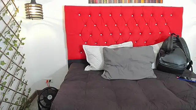 carolinacrus01 online show from 10-23-25, 04:06