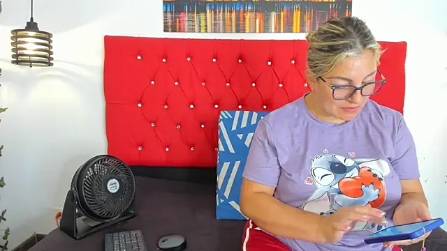 carolinacrus01 online show from 10-26-25, 02:56