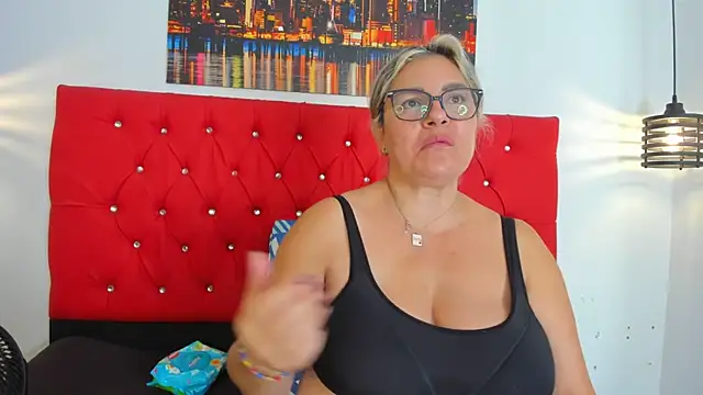 carolinacrus01 online show from 11-08-25, 07:12