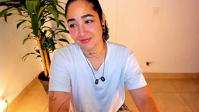 Snapshot of _kat_1995 chatting on 02-20-26, 09:32 kat 1995 online show from 02-20-26, 09:32