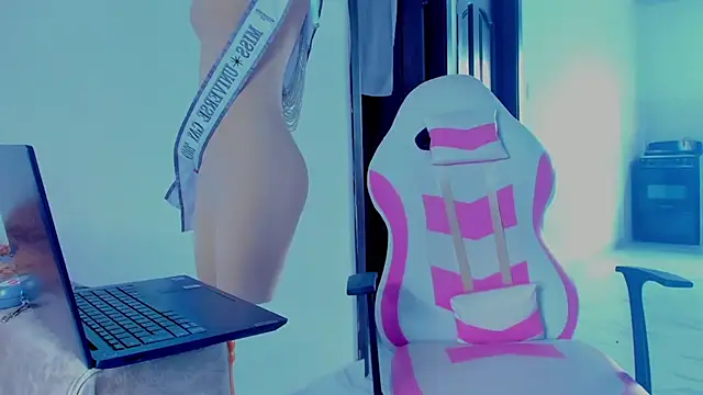 ISA BELLA VZL online show from 04-15-26, 06:59