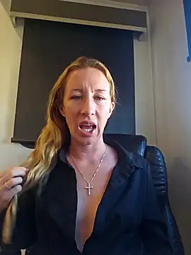 Snapshot of bmorganne420 chatting on 12-03-25, 06:28 bmorganne420 online show from 12-03-25, 06:28