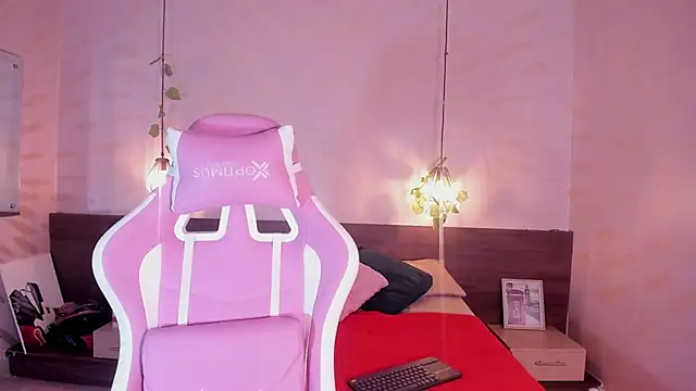 daphne courtis online show from 09-22-25, 03:19