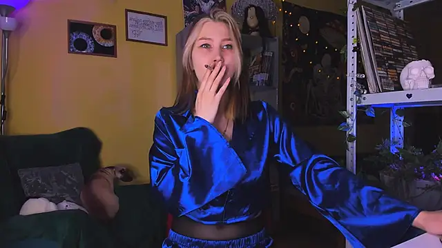 Nicole matt online show from 11-06-25, 03:40