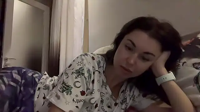 Snapshot of Gilin1 chatting on 10-30-25, 07:14 Gilin1 online show from 10-30-25, 07:14