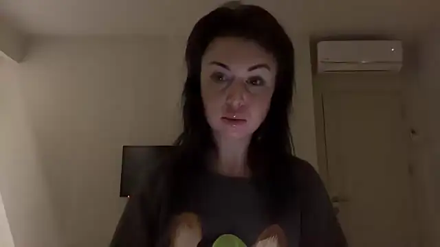 Snapshot of Gilin1 chatting on 11-02-25, 08:44 Gilin1 online show from 11-02-25, 08:44