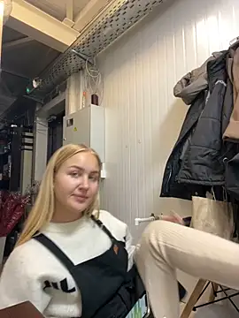 Snapshot of CandyVice chatting on 09-19-25, 05:57 CandyVice online show from 09-19-25, 05:57