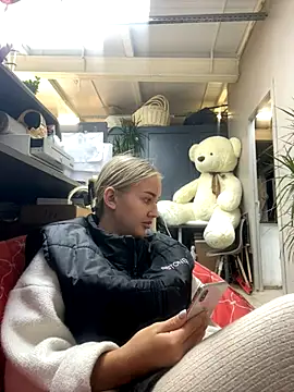 Snapshot of CandyVice chatting on 09-25-25, 05:38 CandyVice online show from 09-25-25, 05:38