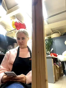 Snapshot of CandyVice chatting on 10-06-25, 05:10 CandyVice online show from 10-06-25, 05:10