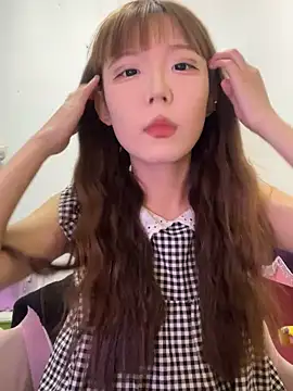 Snapshot of D-033 chatting on 10-05-25, 02:26 D-033 online show from 10-05-25, 02:26