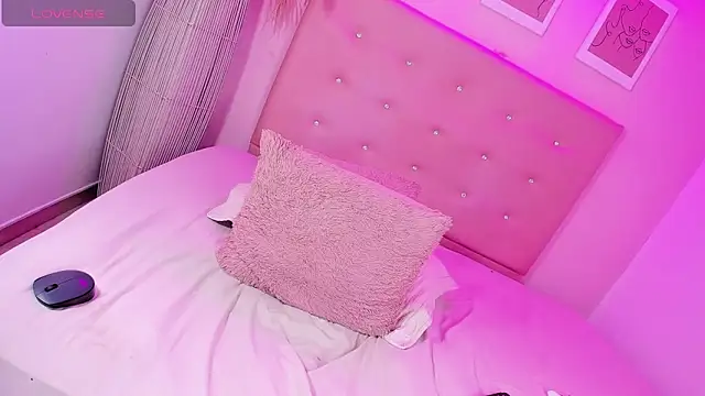 ANNIE DOLCE  online show from 04-21-26, 02:51