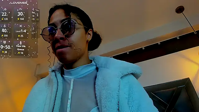 Hanna Cornee  online show from 10-13-25, 01:33