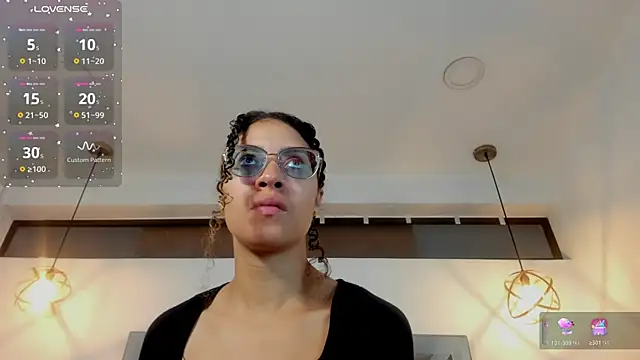 Hanna Cornee  online show from 11-20-25, 01:44