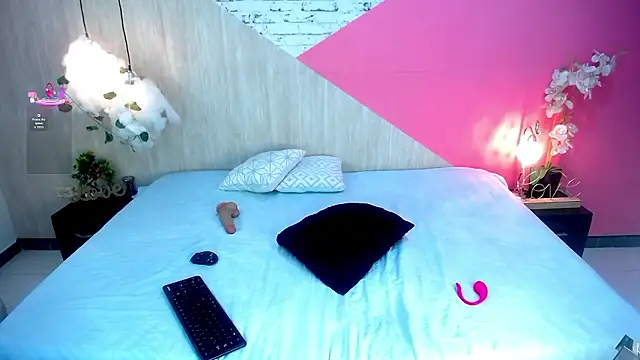 sophia brunette  online show from 01-14-26, 12:00