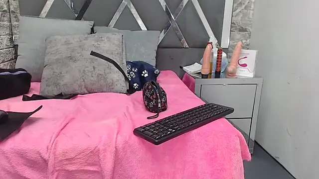 YanetRose online show from 10-27-25, 03:10