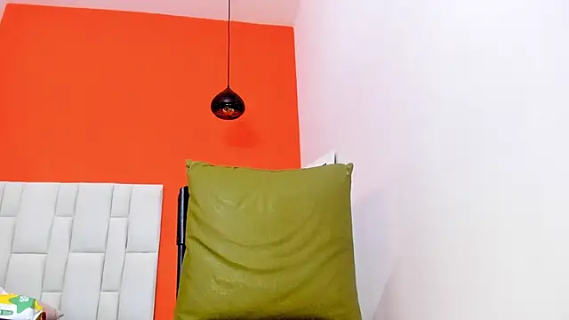 Snapshot of Roxan-hot69 chatting on 09-16-25, 07:15 Roxan-hot69 online show from 09-16-25, 07:15