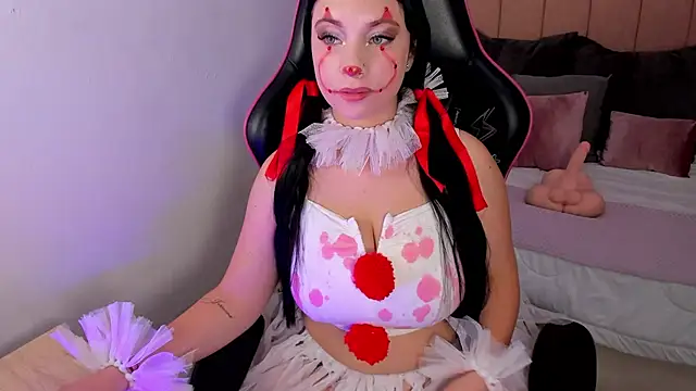 cloe weiss online show from 10-31-25, 01:12