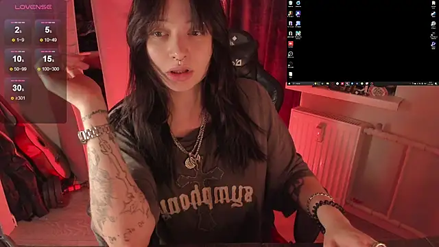 Snapshot of Melante chatting on 07-24-26, 08:07 Melante online show from 07-24-26, 08:07