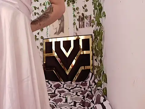 lucywhite13 online show from 09-17-25, 07:26