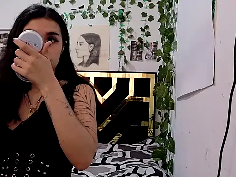 lucywhite13 online show from 09-18-25, 04:31