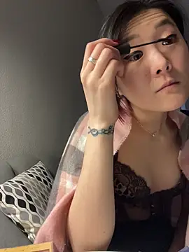 AikoYamada online show from 11-14-25, 05:28