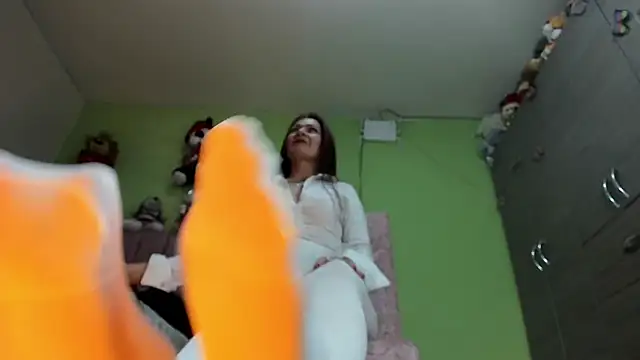 hot Dariana pantyhose online show from 01-10-26, 11:01