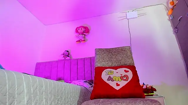 hot Dariana pantyhose online show from 07-04-26, 01:39