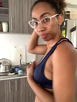 i lulu online show from 02-26-26, 05:23