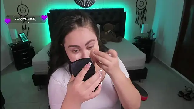 LolaVillalobos online show from 10-05-25, 12:58