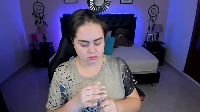 LolaVillalobos online show from 04-17-26, 12:19