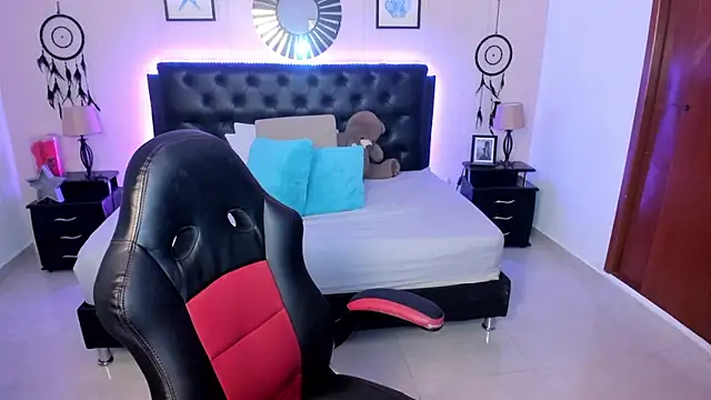 LolaVillalobos online show from 04-22-26, 12:18