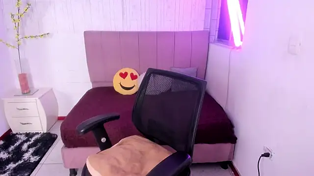 anna moon11 online show from 11-19-25, 04:23