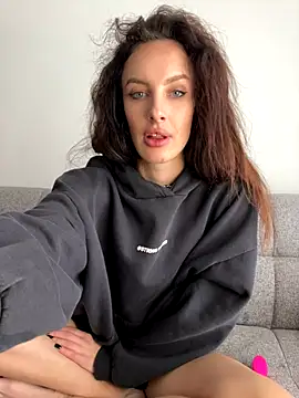 Snapshot of goodgirldevil chatting on 10-28-25, 11:14 goodgirldevil online show from 10-28-25, 11:14