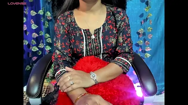 Snapshot of Forever_Love2025 chatting on 11-04-25, 06:56 Forever Love2025 online show from 11-04-25, 06:56