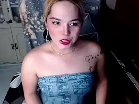 Snapshot of blonditax1111 chatting on 10-22-25, 08:25 blonditax1111 online show from 10-22-25, 08:25