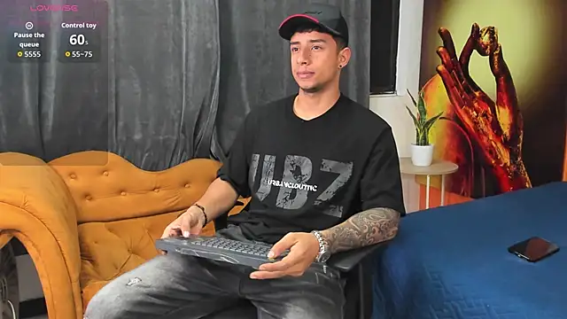 Snapshot of jaze_bradley chatting on 10-10-25, 11:20 jaze bradley online show from 10-10-25, 11:20