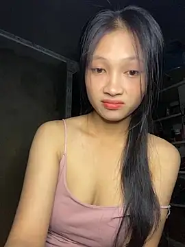 Snapshot of vyvy777 chatting on 09-28-25, 04:34 vyvy777 online show from 09-28-25, 04:34