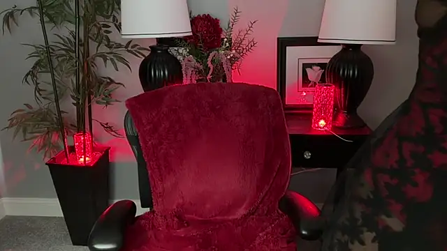 ItsNikki online show from 03-12-26, 06:14