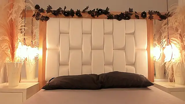 Daphne And Roger online show from 11-01-25, 01:02