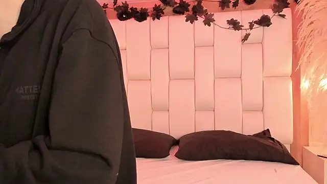 Daphne And Roger online show from 02-02-26, 10:58