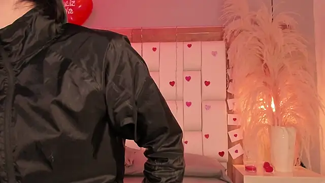 Daphne And Roger online show from 02-20-26, 11:00