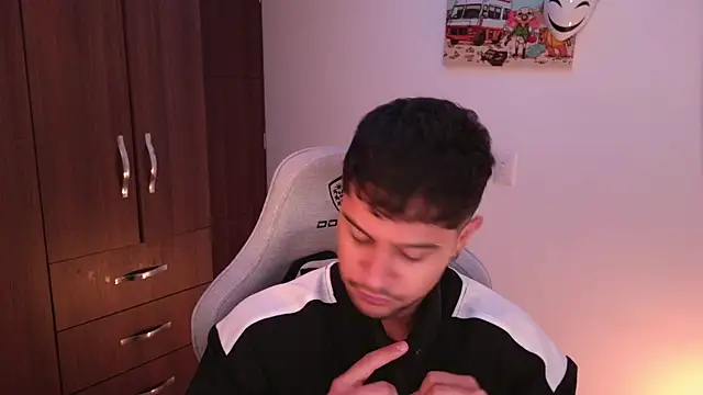 domsantiago  online show from 12-02-25, 02:39