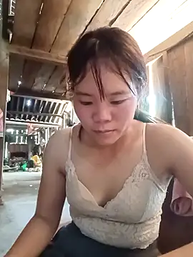 Snapshot of Nguyet135 chatting on 04-21-26, 03:02 Nguyet135 online show from 04-21-26, 03:02