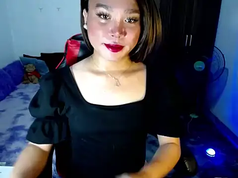 Urassiansweetcummer online show from 04-21-26, 02:51