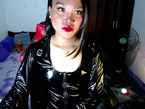 Urassiansweetcummer online show from 05-04-26, 02:07