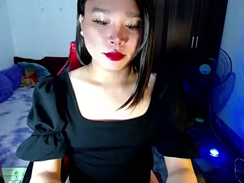 Urassiansweetcummer online show from 05-11-26, 09:56
