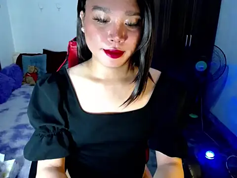 Urassiansweetcummer online show from 05-13-26, 12:19