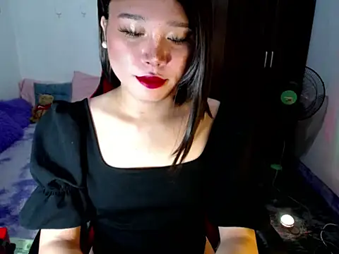 Urassiansweetcummer online show from 05-23-26, 02:17