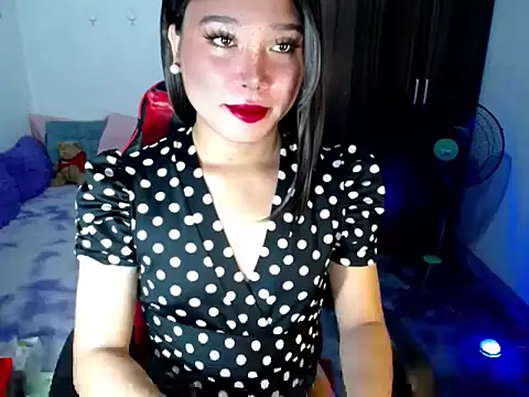 Urassiansweetcummer online show from 05-24-26, 12:59
