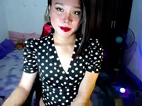 Urassiansweetcummer online show from 06-08-26, 02:06